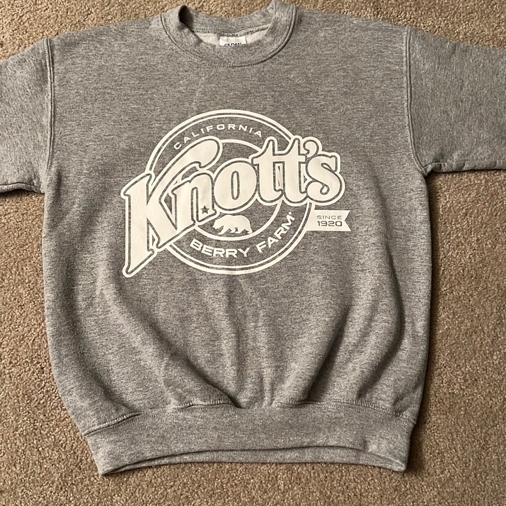 KNOTTS BERRY FARM KIDS HEATHER CREWNECK SWEATSHIRT SIZE MEDIUM - Picture 1 of 9